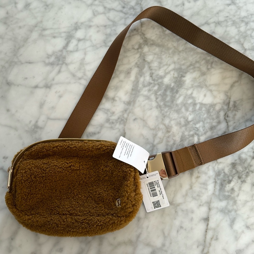 Lululemon Everywhere Belt Bag - Fleece